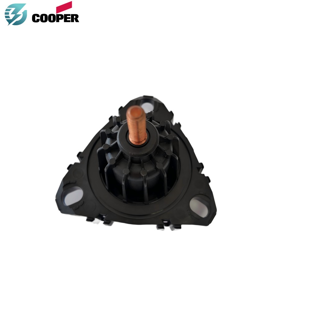 Eaton Cooper Power Series BW150R Tri-Clamp Bushing Well 200A 35kV with Removable Copper Stud for Pad-Mounted Transformer - Image 2